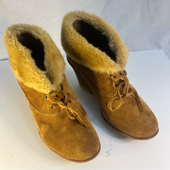 B MAKOWSKY Nellie Leather / Faux Fur Upper Wedge Booties size 6.5 - Picture 2 of 13